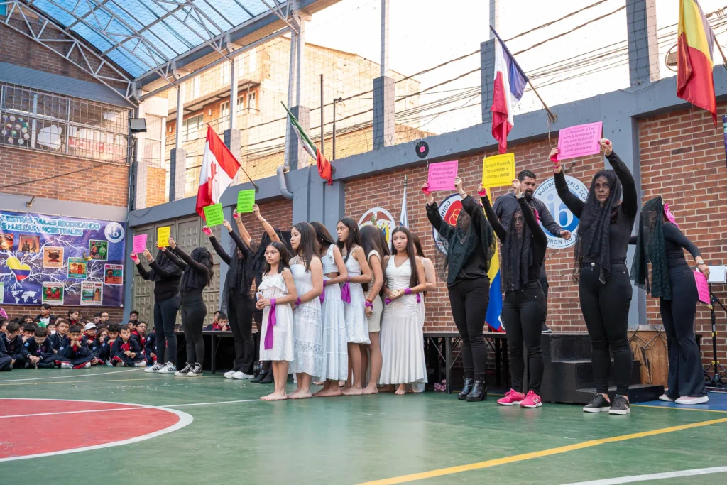 Presentación cultural en homenaje al Día de la Mujer.