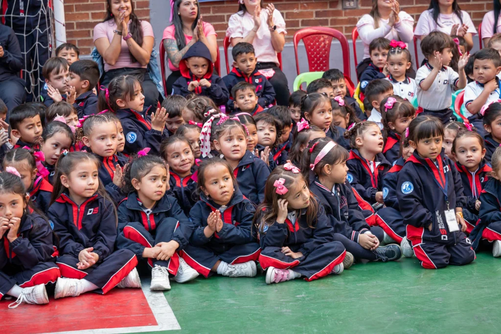 Presentación cultural de la Comunidad Savista.