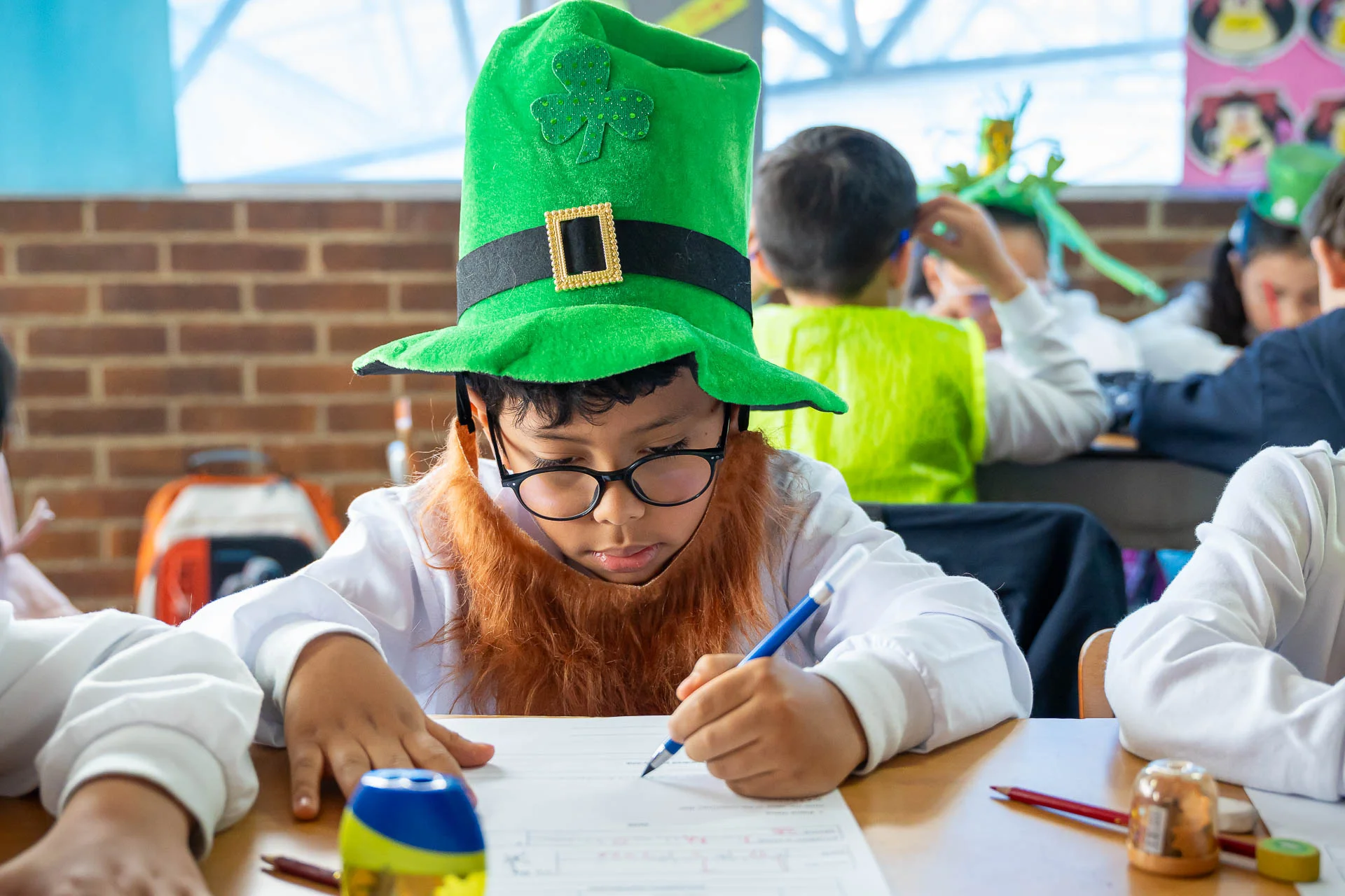 Celebración de St. Patrick’s Day en DSBS: actividades, disfraces y decoración verde.