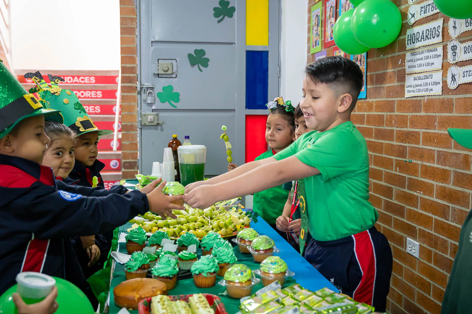 Celebración de St. Patrick’s Day en DSBS: actividades, disfraces y decoración verde.