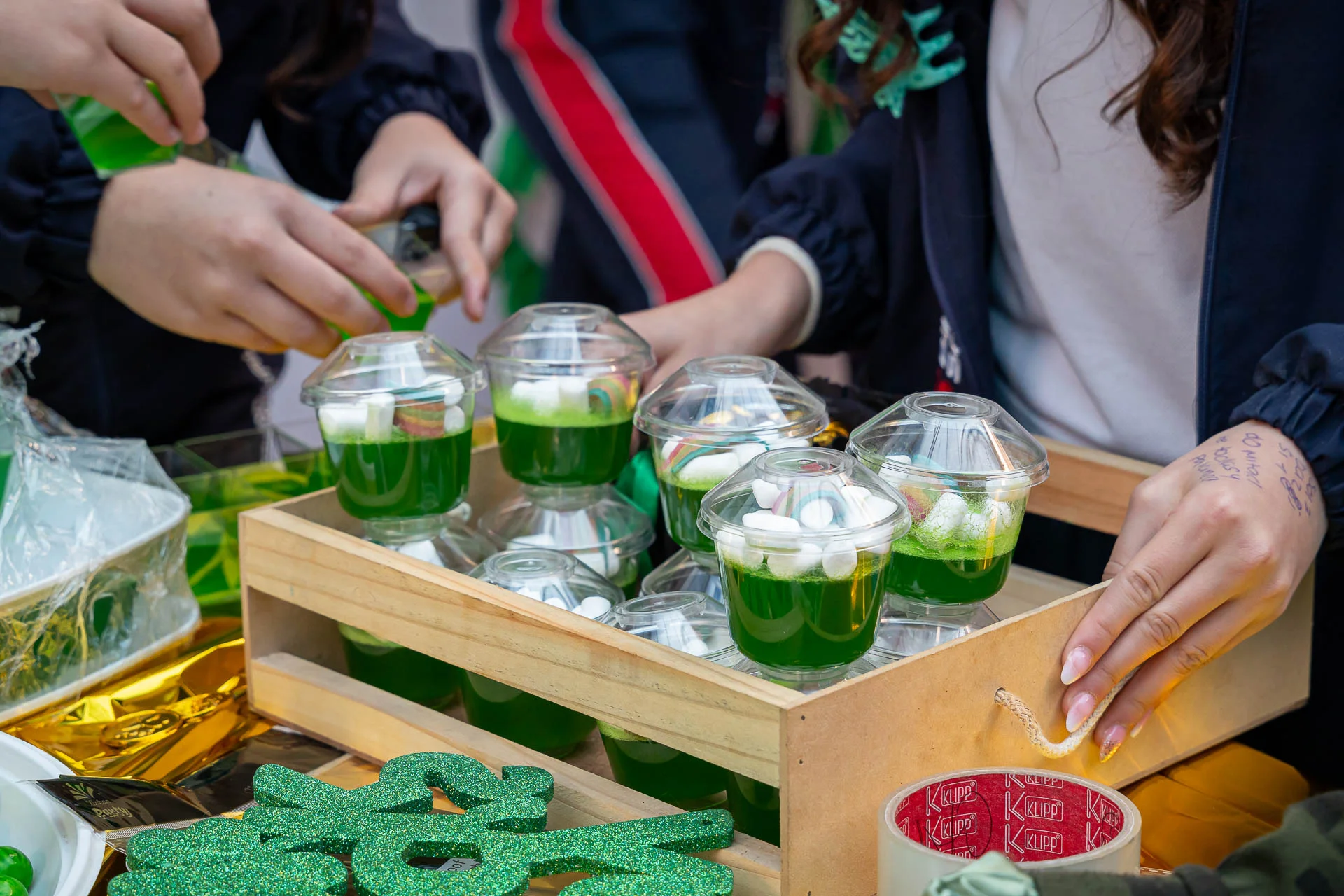 Celebración de St. Patrick’s Day en DSBS: actividades, disfraces y decoración verde.