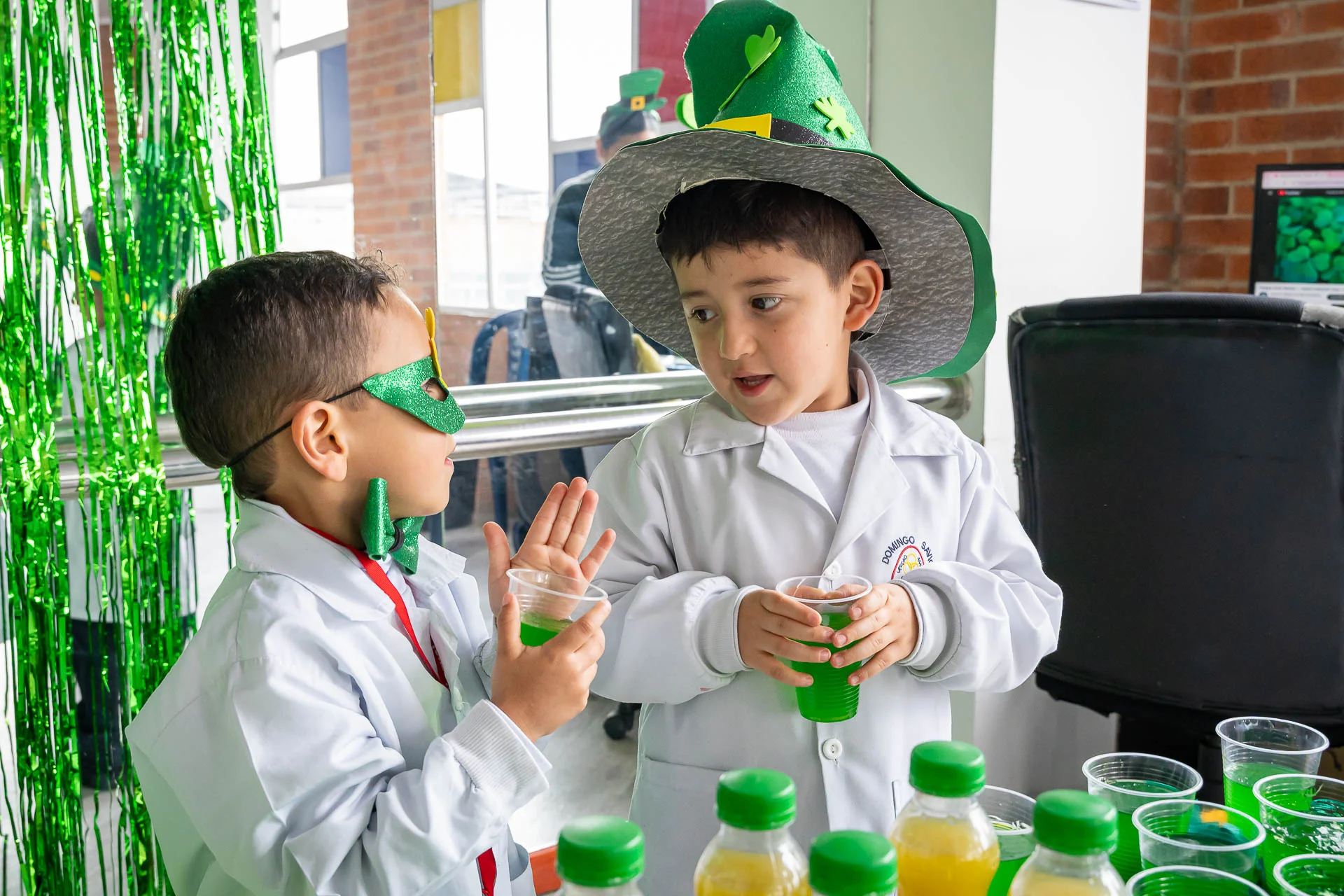 Celebración de St. Patrick’s Day en DSBS: actividades, disfraces y decoración verde.