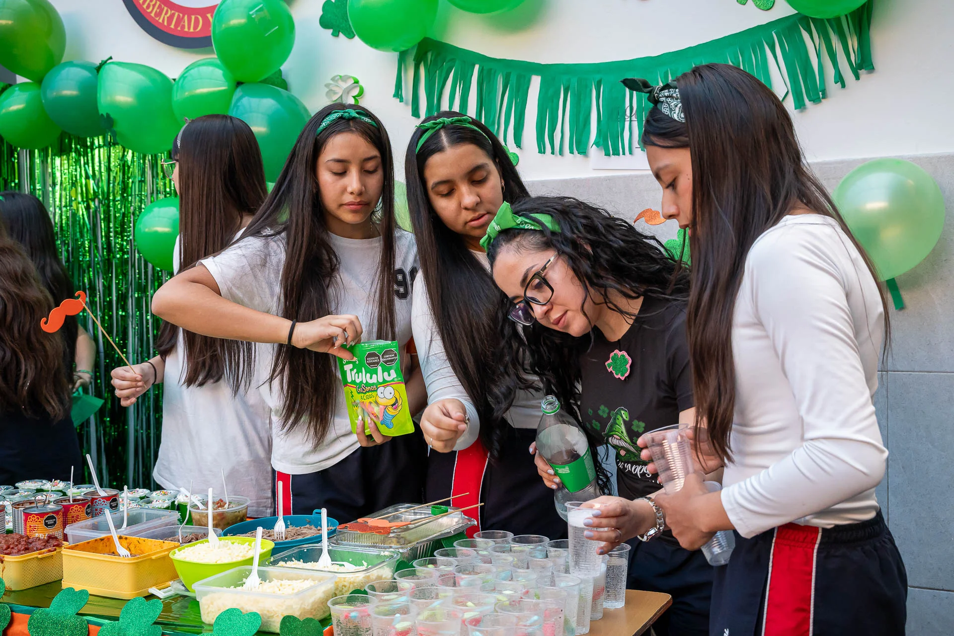 Celebración de St. Patrick’s Day en DSBS: actividades, disfraces y decoración verde.