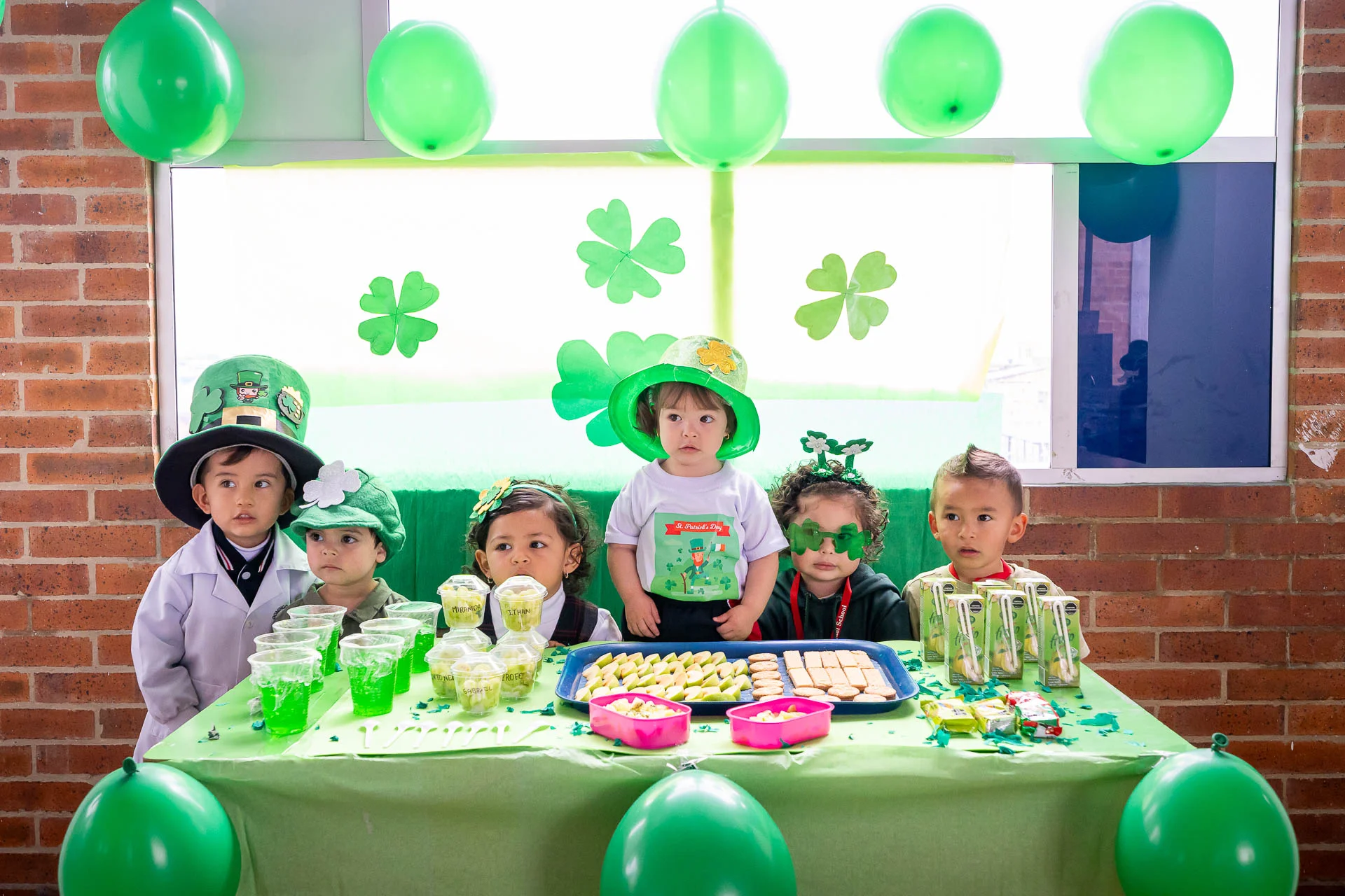 Celebración de St. Patrick’s Day en DSBS: actividades, disfraces y decoración verde.