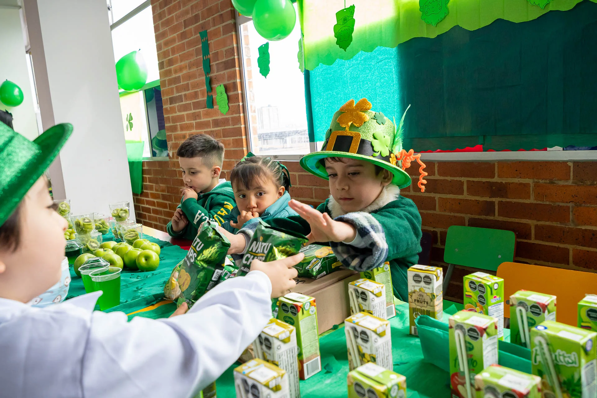 Celebración de St. Patrick’s Day en DSBS: actividades, disfraces y decoración verde.