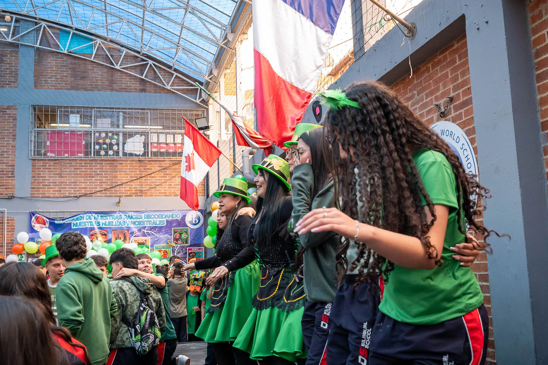 Celebración de St. Patrick’s Day en DSBS: actividades, disfraces y decoración verde.