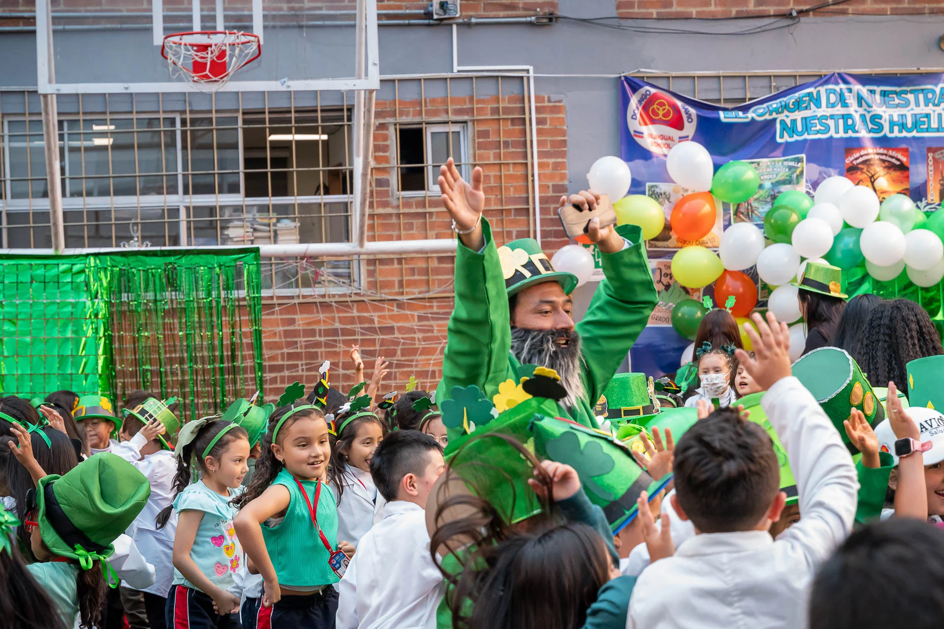 Celebración de St. Patrick’s Day en DSBS: actividades, disfraces y decoración verde.