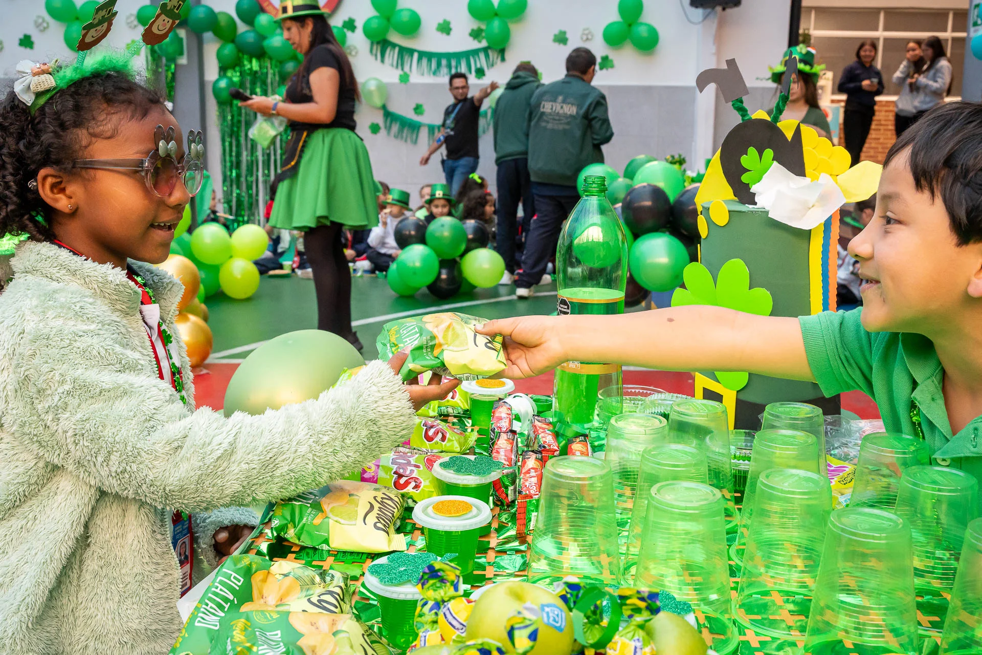 Celebración de St. Patrick’s Day en DSBS: actividades, disfraces y decoración verde.