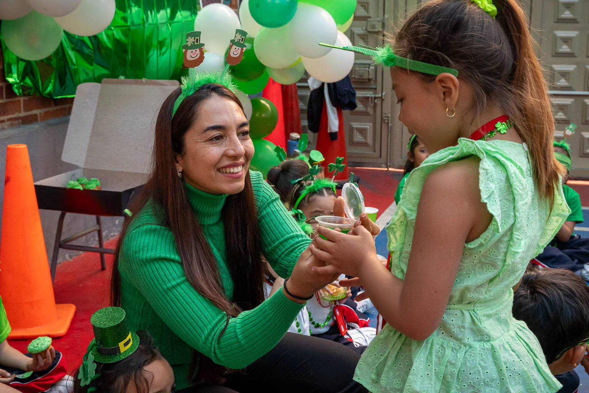 Celebración de St. Patrick’s Day en DSBS: actividades, disfraces y decoración verde.