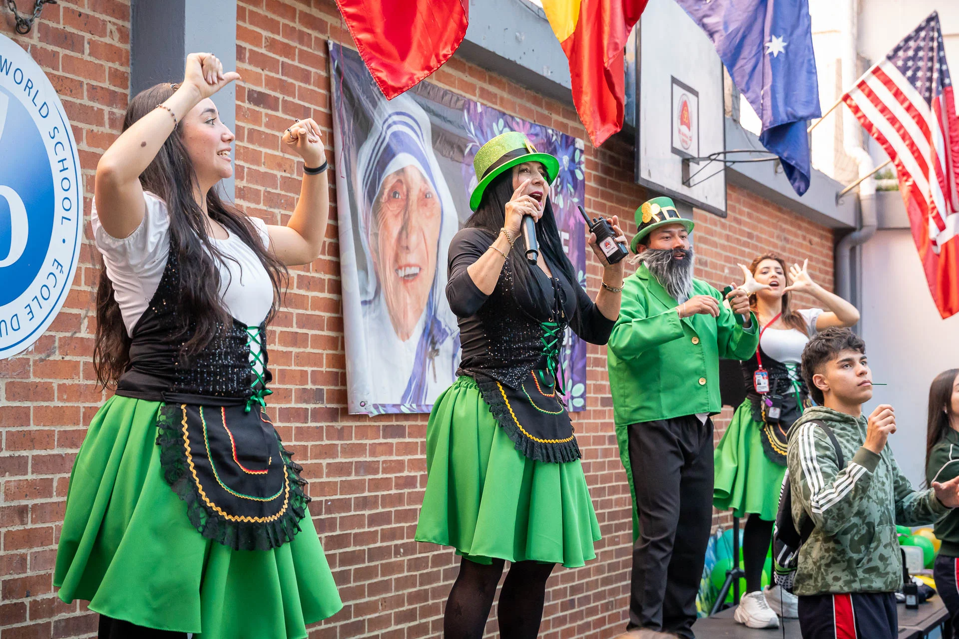 Celebración de St. Patrick’s Day en DSBS: actividades, disfraces y decoración verde.