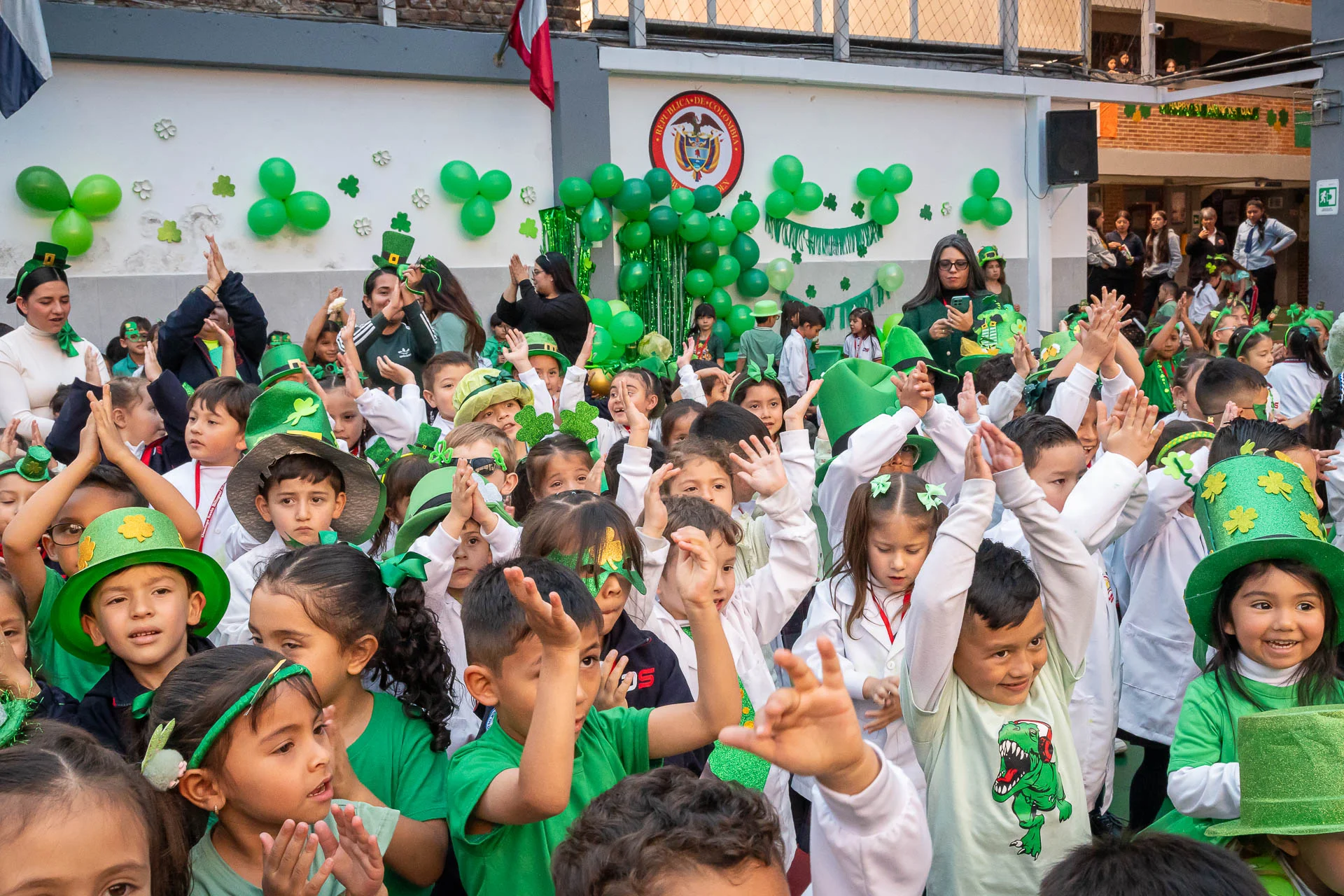 Celebración de St. Patrick’s Day en DSBS: actividades, disfraces y decoración verde.