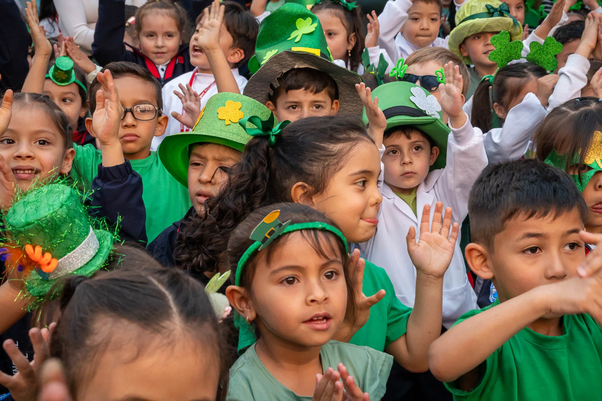 Celebración de St. Patrick’s Day en DSBS: actividades, disfraces y decoración verde.