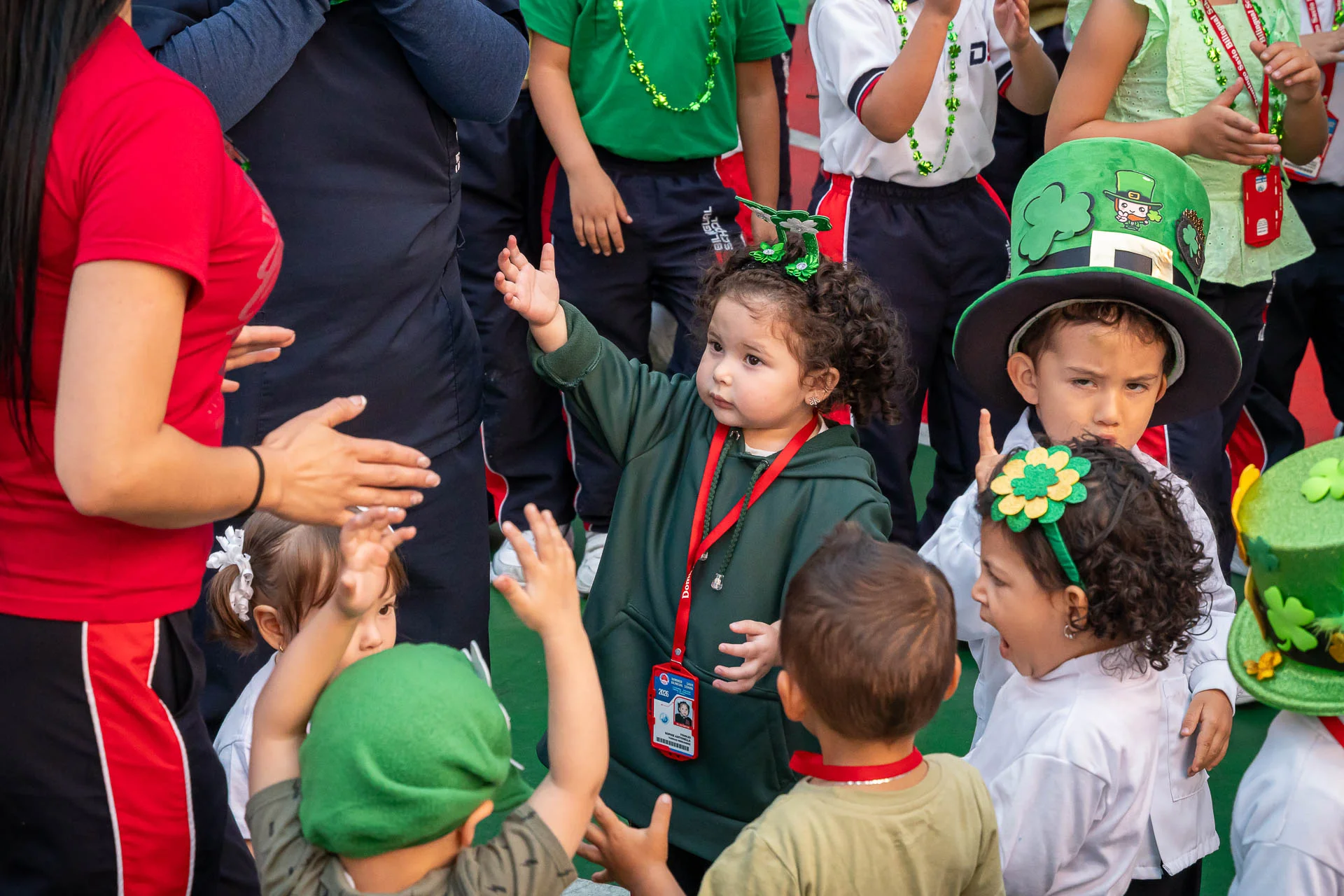 Celebración de St. Patrick’s Day en DSBS: actividades, disfraces y decoración verde.