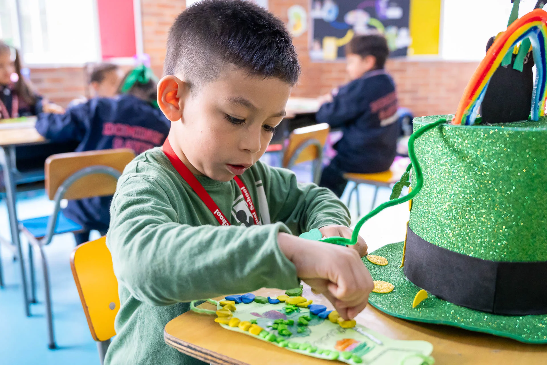 Celebración de St. Patrick’s Day en DSBS: actividades, disfraces y decoración verde.