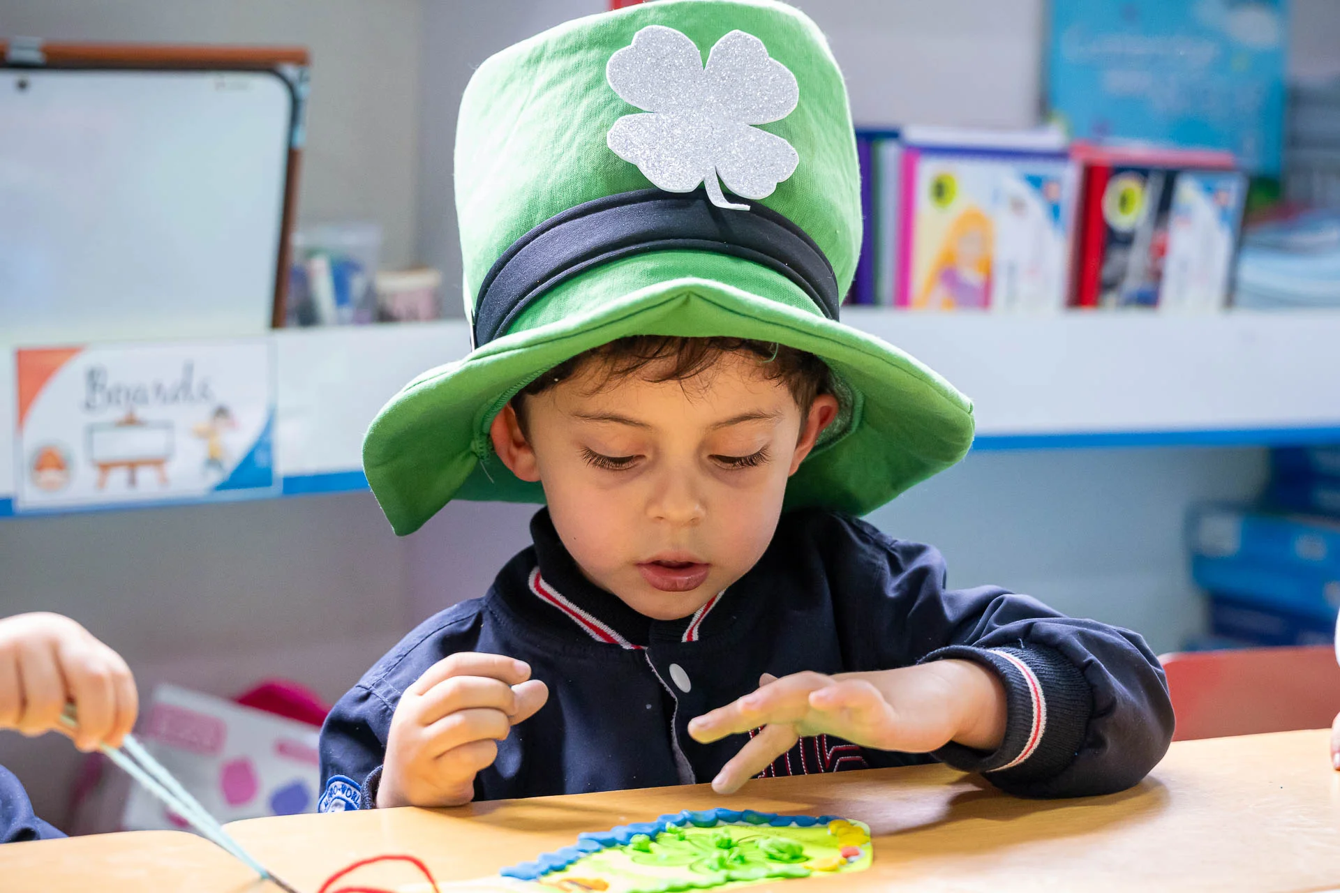 Celebración de St. Patrick’s Day en DSBS: actividades, disfraces y decoración verde.