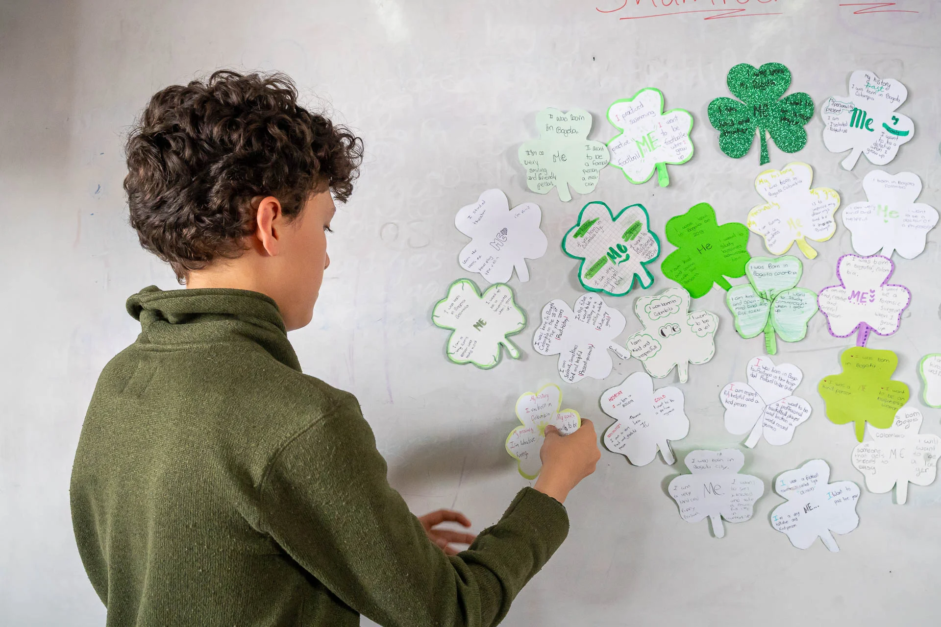 Celebración de St. Patrick’s Day en DSBS: actividades, disfraces y decoración verde.