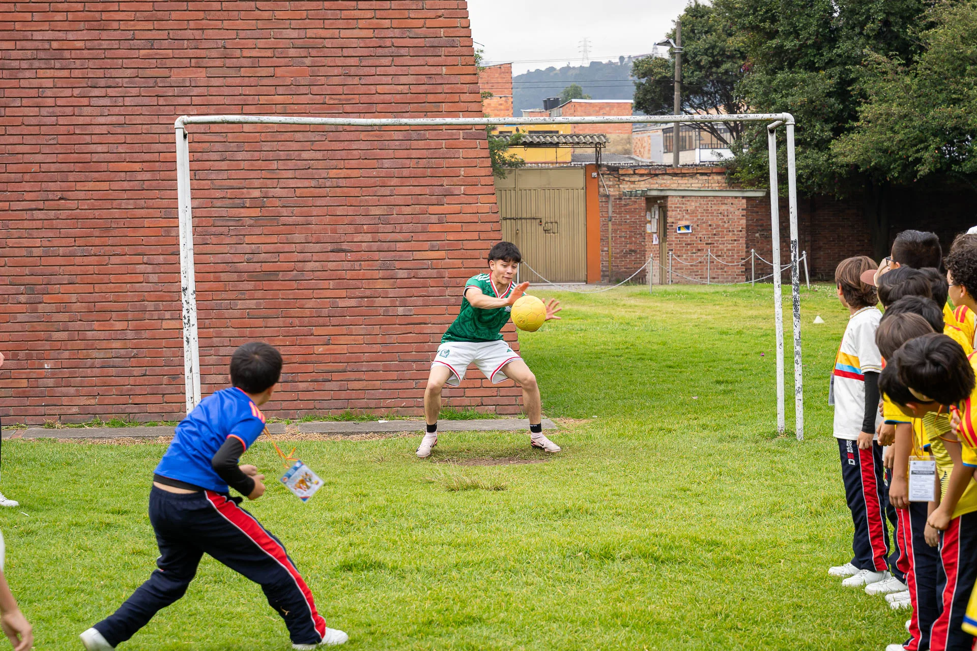 Estudiantes del Domingo Savio Bilingual School durante las actividades de Summer Day.