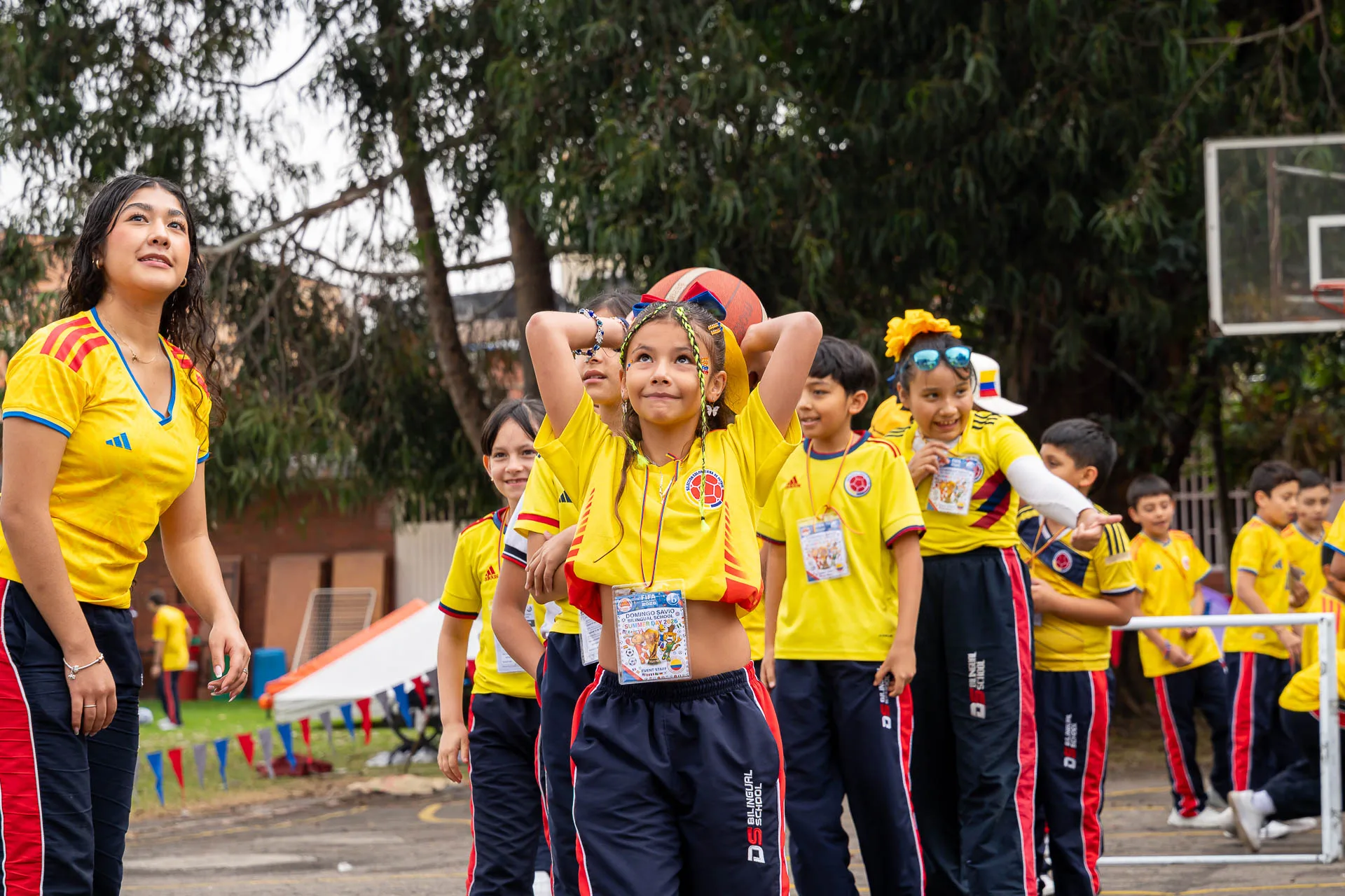 Estudiantes del Domingo Savio Bilingual School durante las actividades de Summer Day.