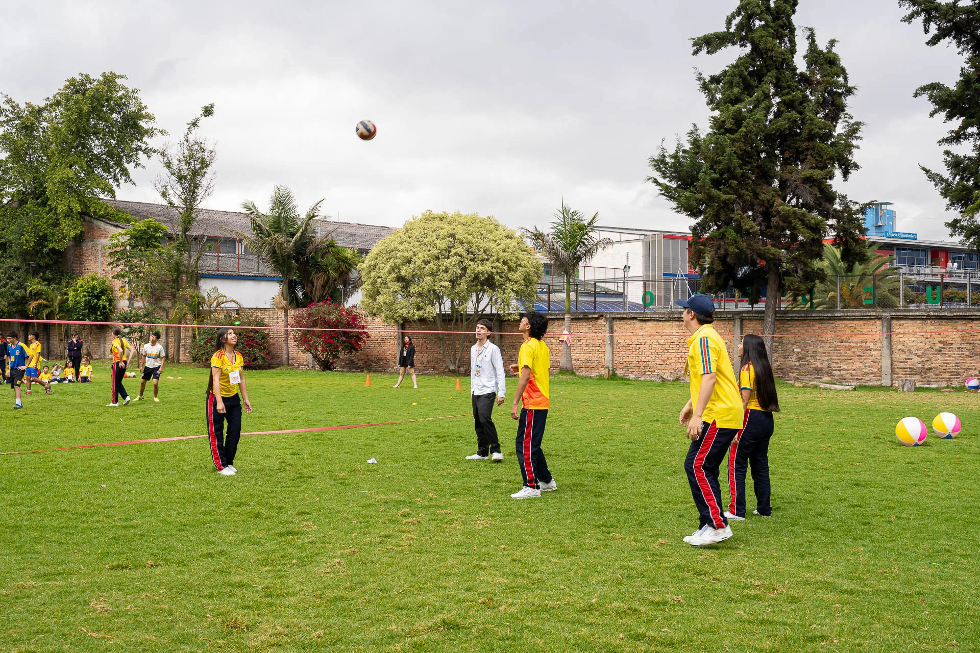 Estudiantes del Domingo Savio Bilingual School durante las actividades de Summer Day.