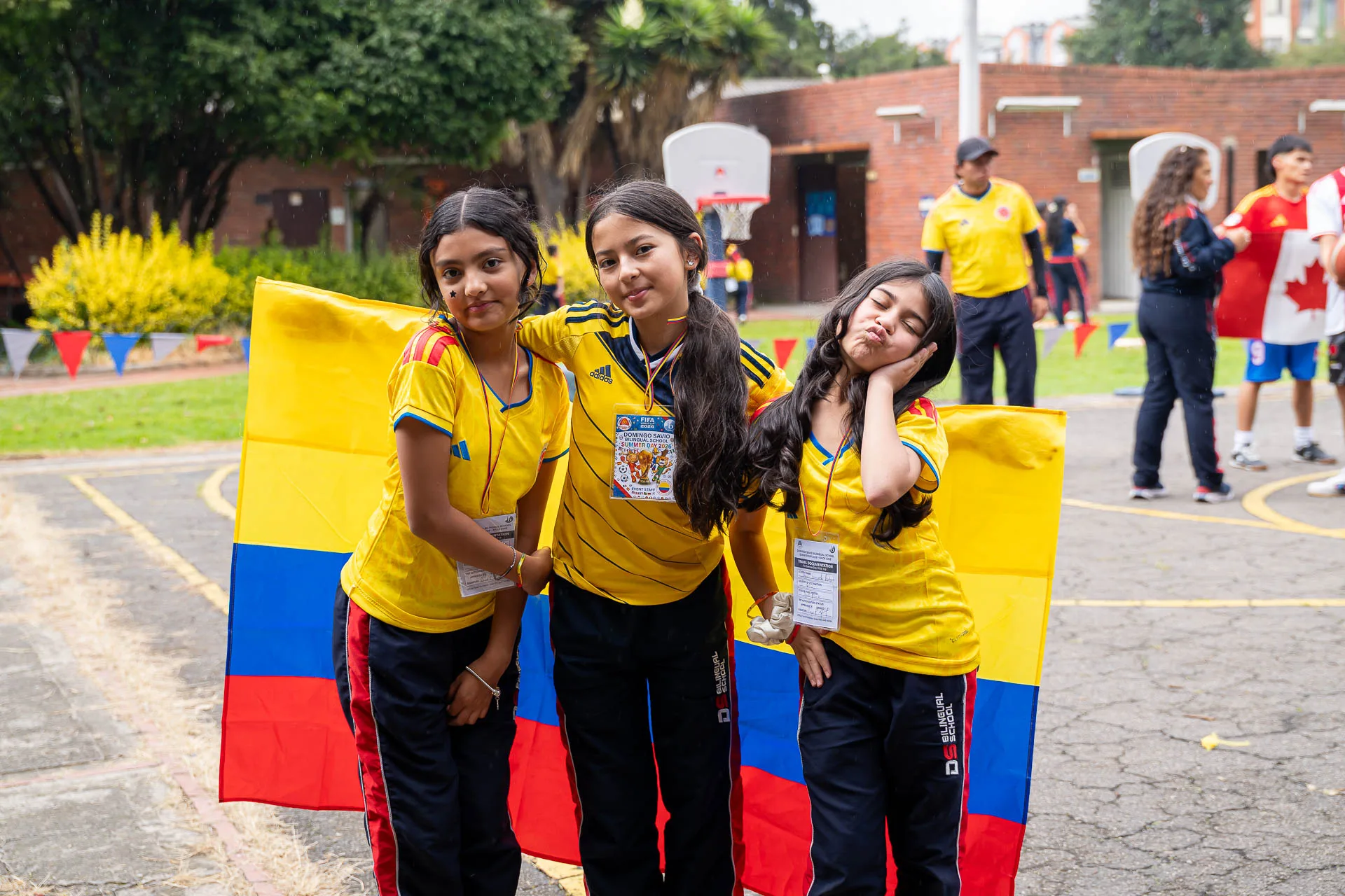 Estudiantes del Domingo Savio Bilingual School durante las actividades de Summer Day.