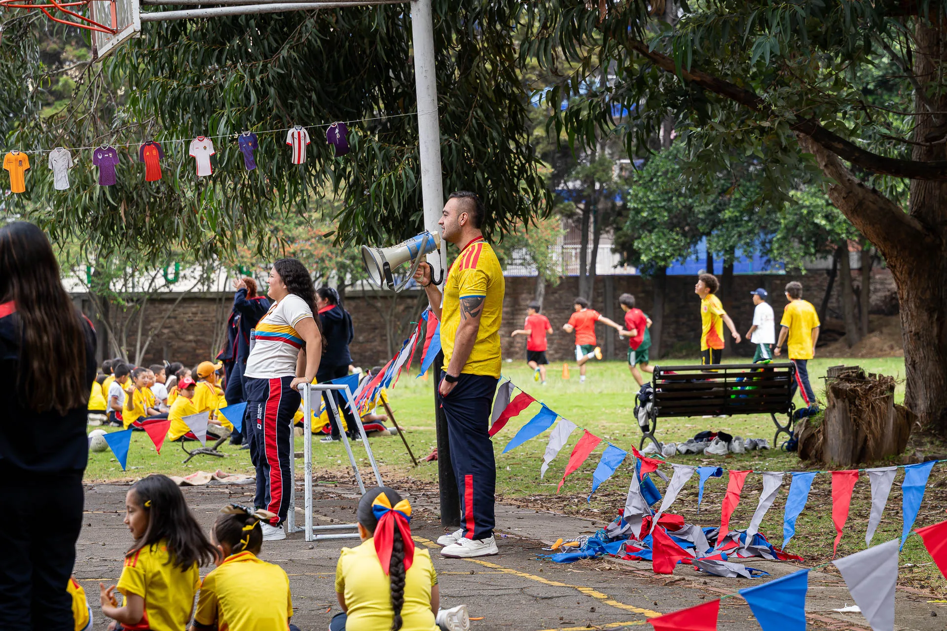 Estudiantes del Domingo Savio Bilingual School durante las actividades de Summer Day.
