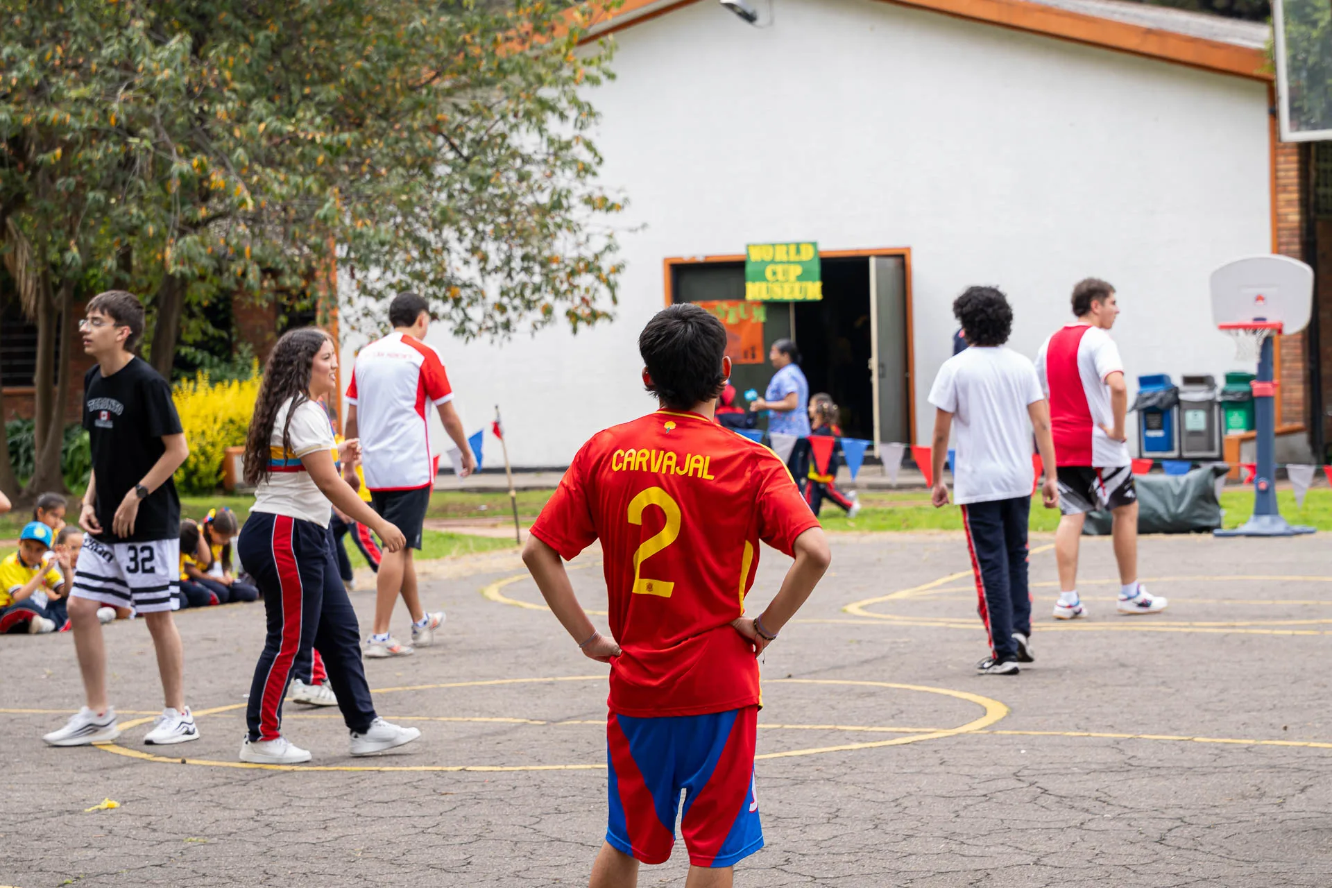 Estudiantes del Domingo Savio Bilingual School durante las actividades de Summer Day.