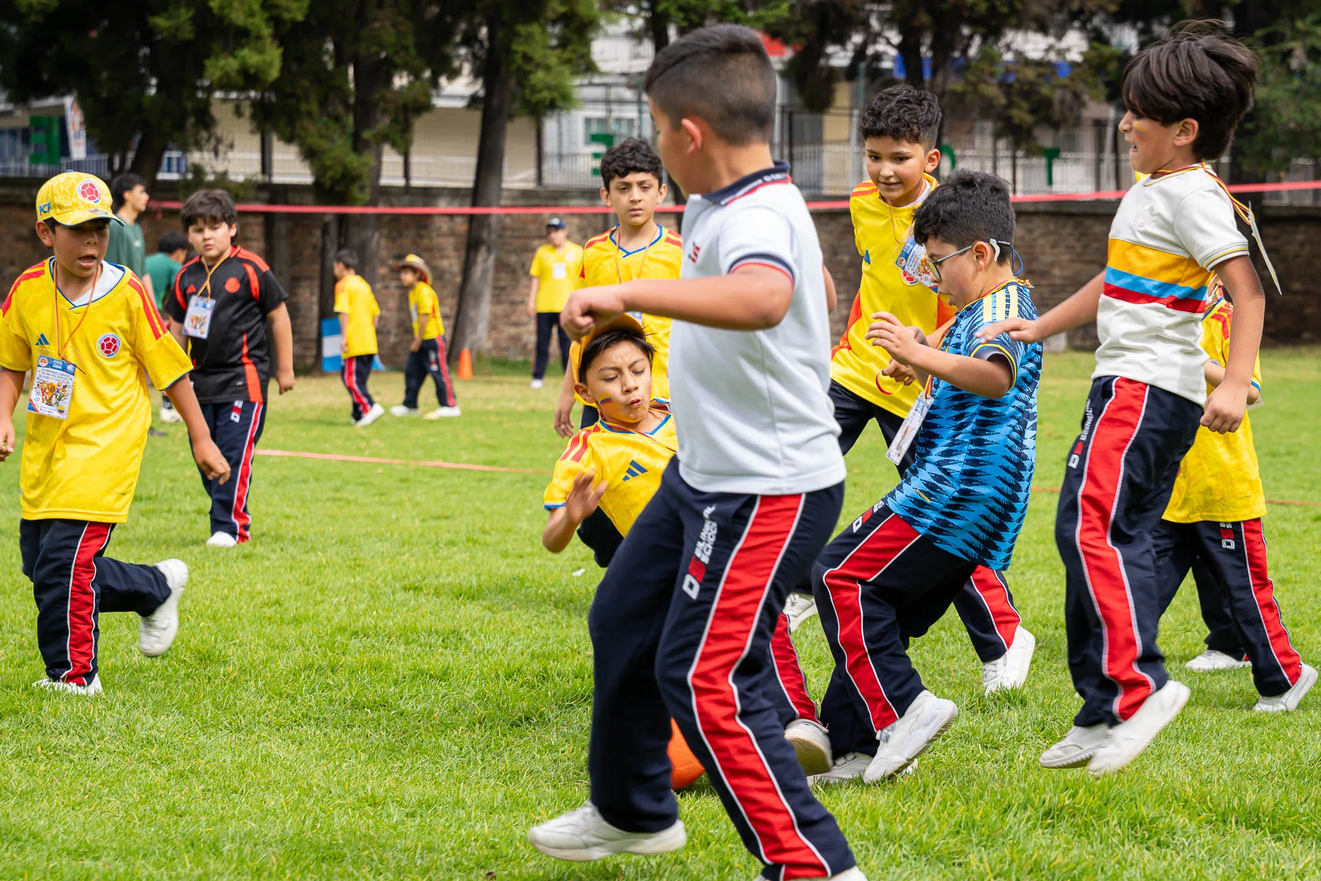 Estudiantes del Domingo Savio Bilingual School durante las actividades de Summer Day.