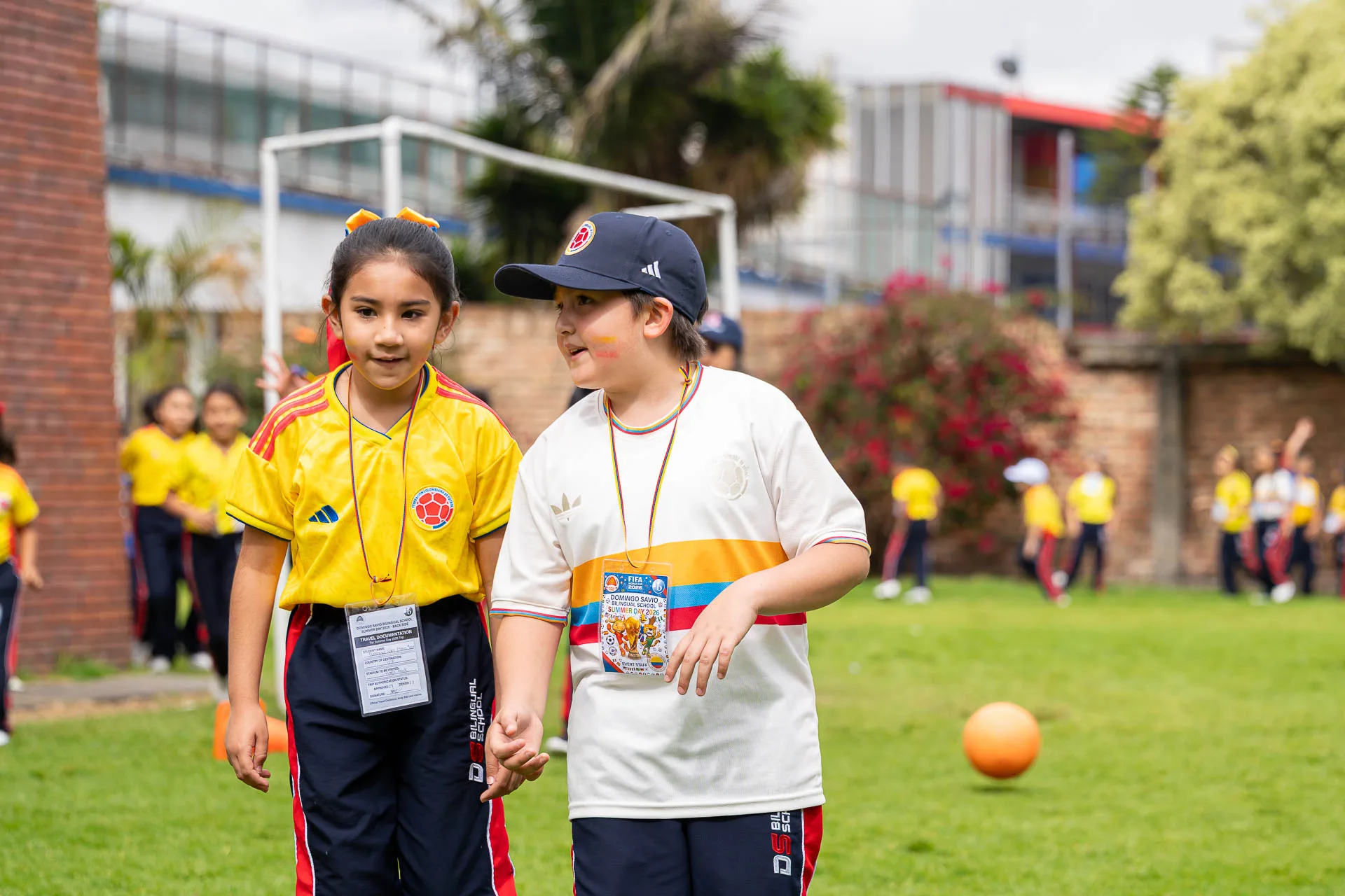 Estudiantes del Domingo Savio Bilingual School durante las actividades de Summer Day.