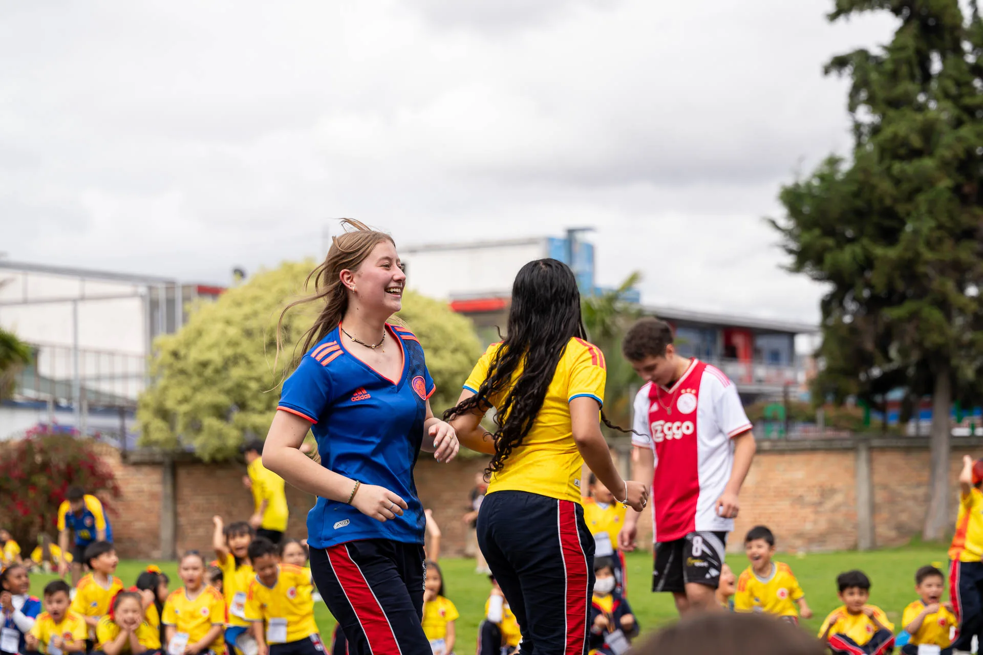 Estudiantes del Domingo Savio Bilingual School durante las actividades de Summer Day.