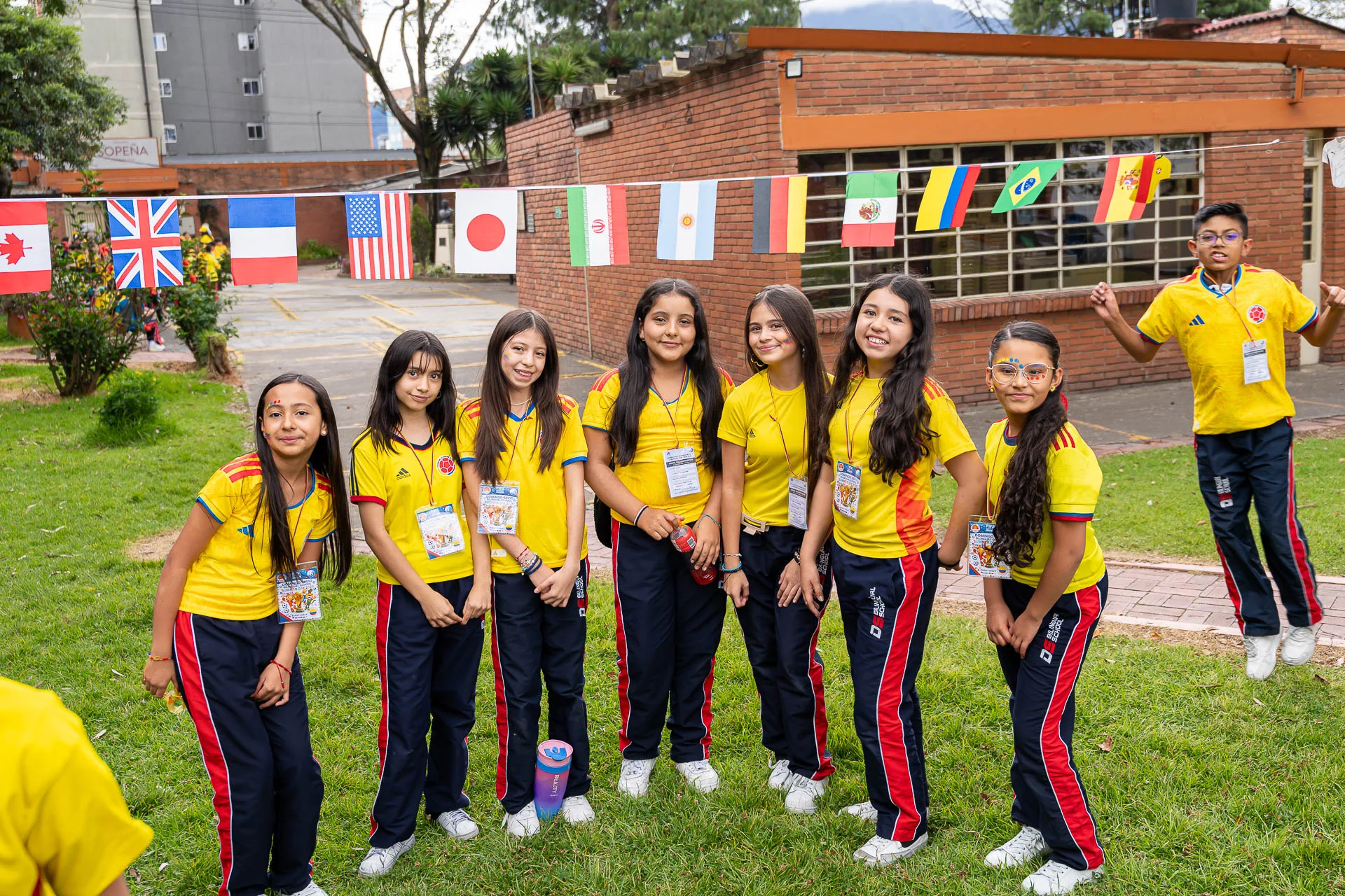 Estudiantes del Domingo Savio Bilingual School durante las actividades de Summer Day.