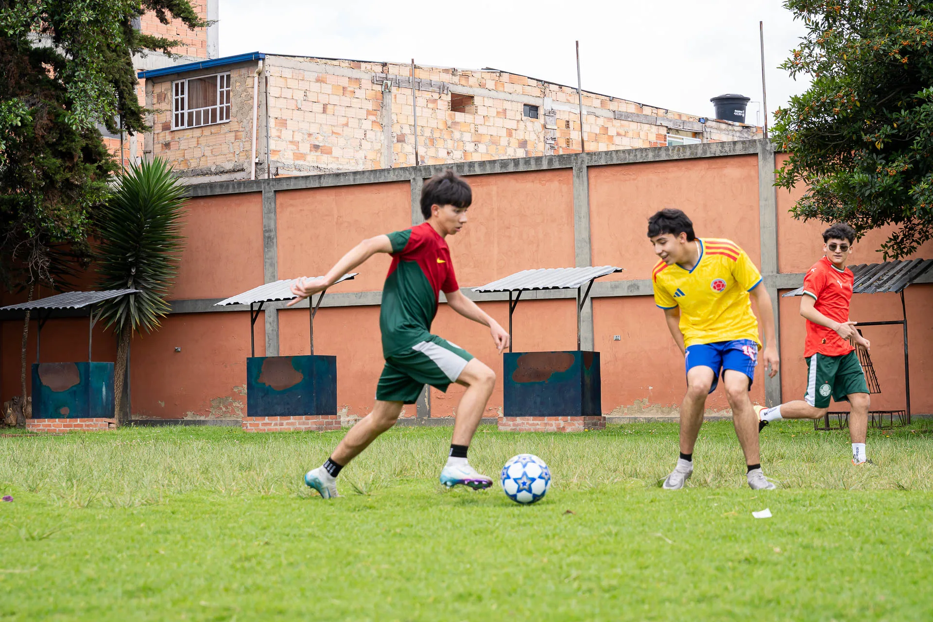 Estudiantes del Domingo Savio Bilingual School durante las actividades de Summer Day.
