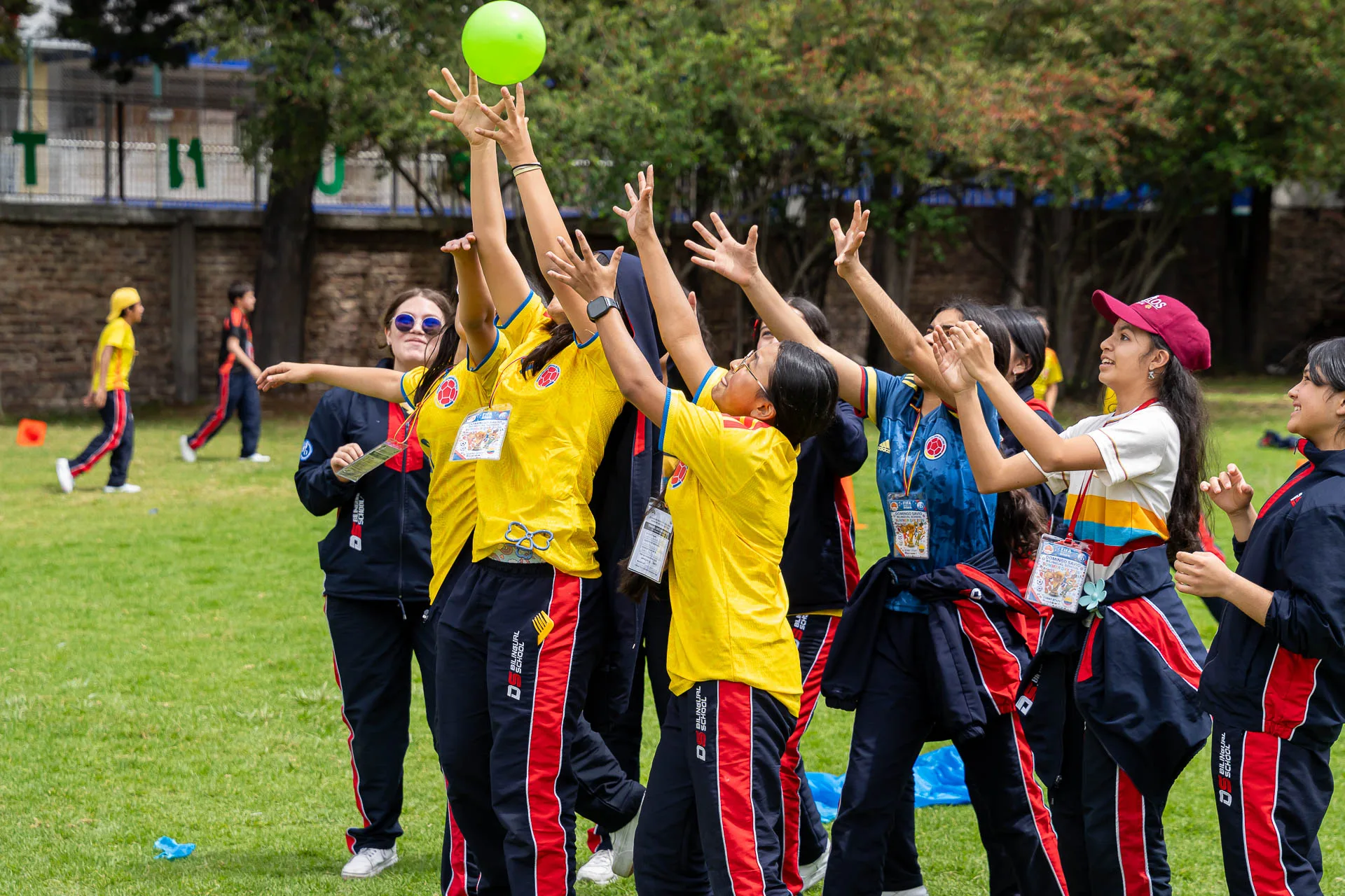 Estudiantes del Domingo Savio Bilingual School durante las actividades de Summer Day.