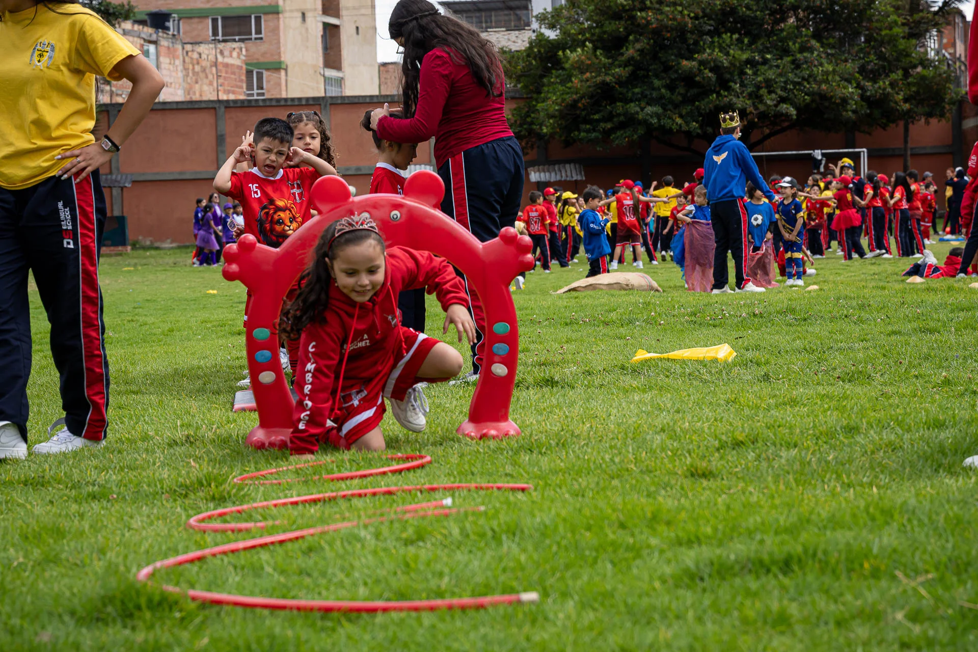 Encuentro de Casas 2026: estudiantes de la casa Cambridge en el Encuentro de Casas. Fotografía 24.