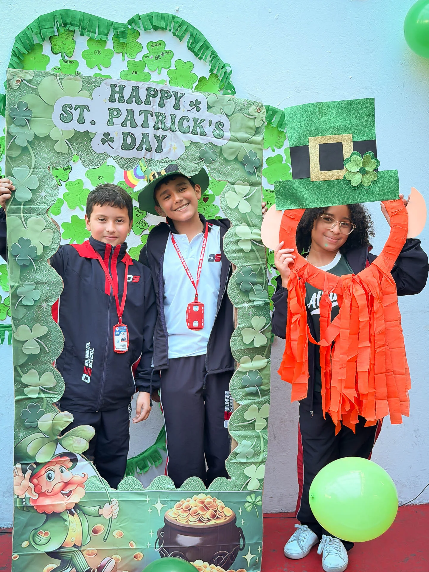 Retrato en el marco de St. Patrick’s Day durante la celebración en DSBS.